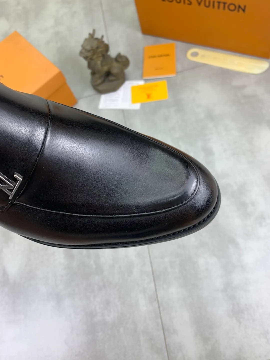 Men's Men's Shoes 💰P420 [New Style] 💰Yangli💎💎💎[Louis Vuitton] LV high-end men's formal business leather shoes, original order 1:1! Original imported calfskin, original metal buckle, imported sheepskin lining for feet, original outsole, men's shoe size: 39-45 (38.46 customized) black optional